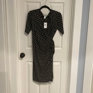 Black shirt-sleeve maternity wrap dress medium